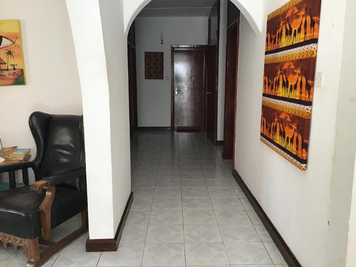 Anns Guesthouse Bakaugambia Экстерьер фото