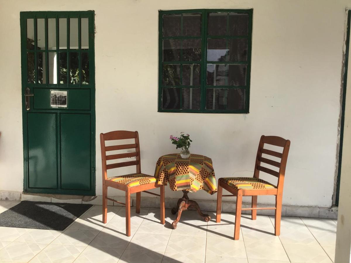 Anns Guesthouse Bakaugambia Экстерьер фото