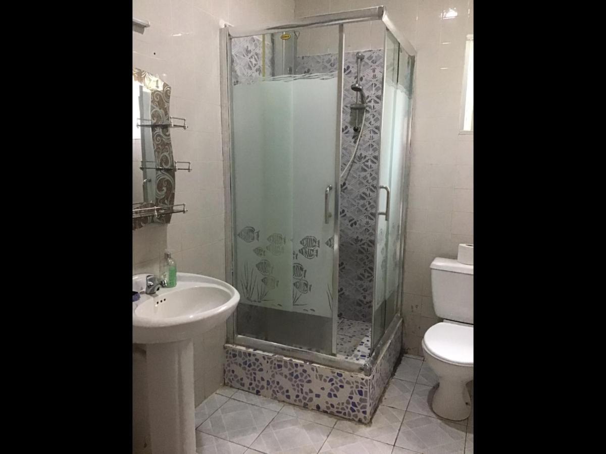 Anns Guesthouse Bakaugambia Экстерьер фото
