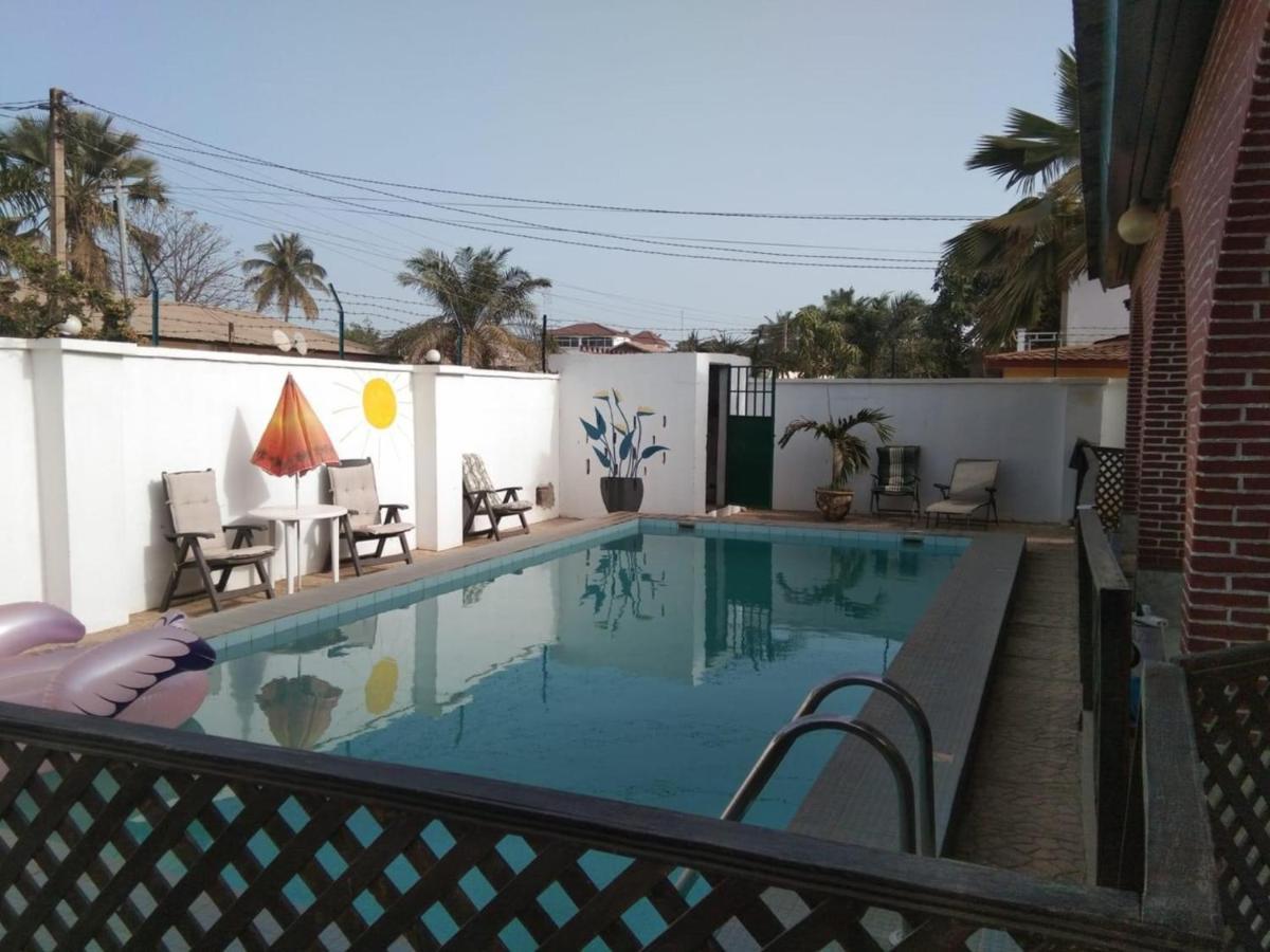 Anns Guesthouse Bakaugambia Экстерьер фото