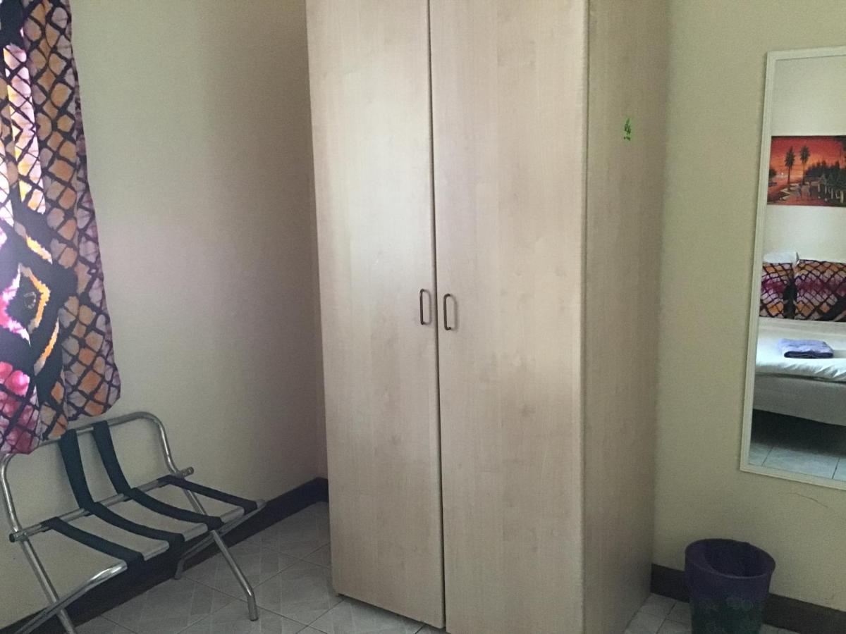 Anns Guesthouse Bakaugambia Экстерьер фото