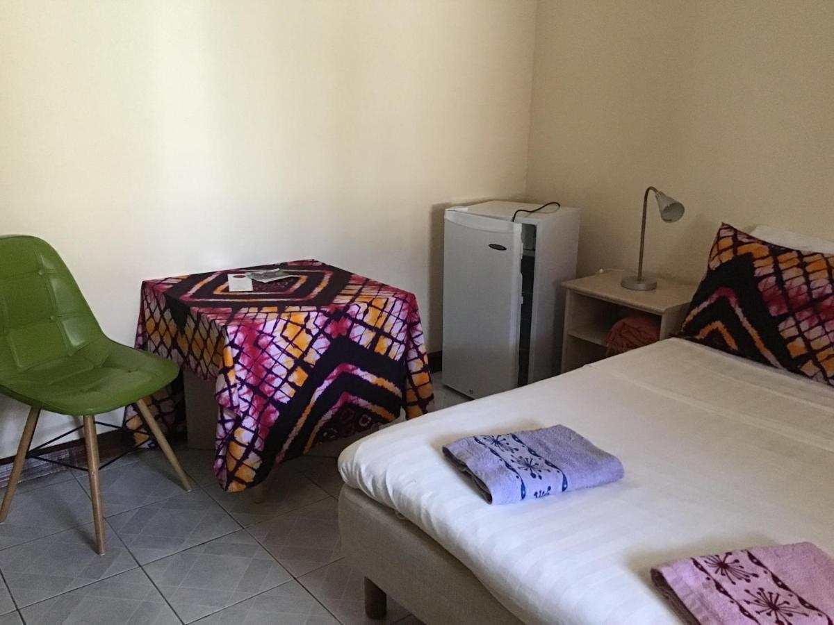 Anns Guesthouse Bakaugambia Экстерьер фото