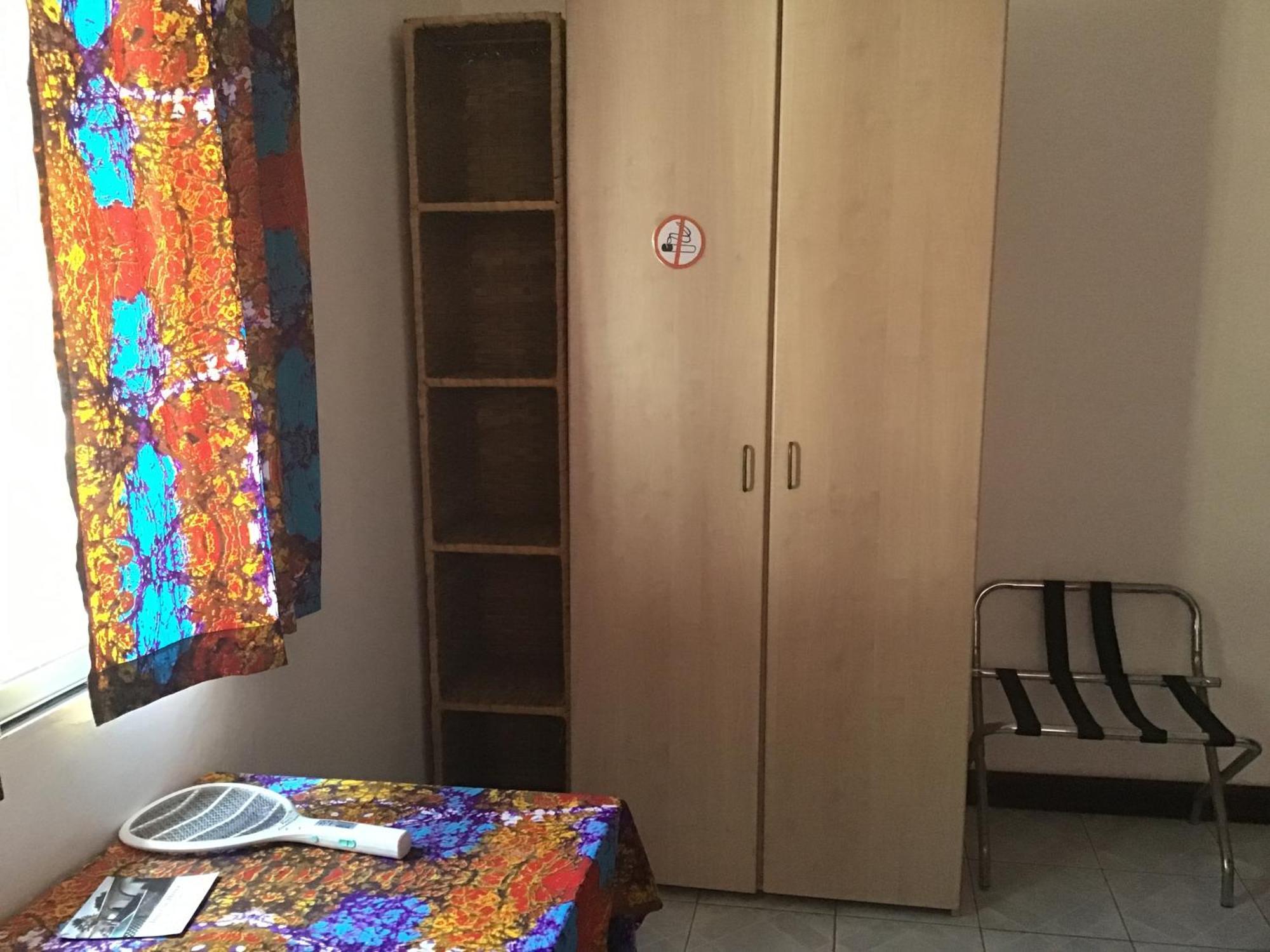 Anns Guesthouse Bakaugambia Экстерьер фото
