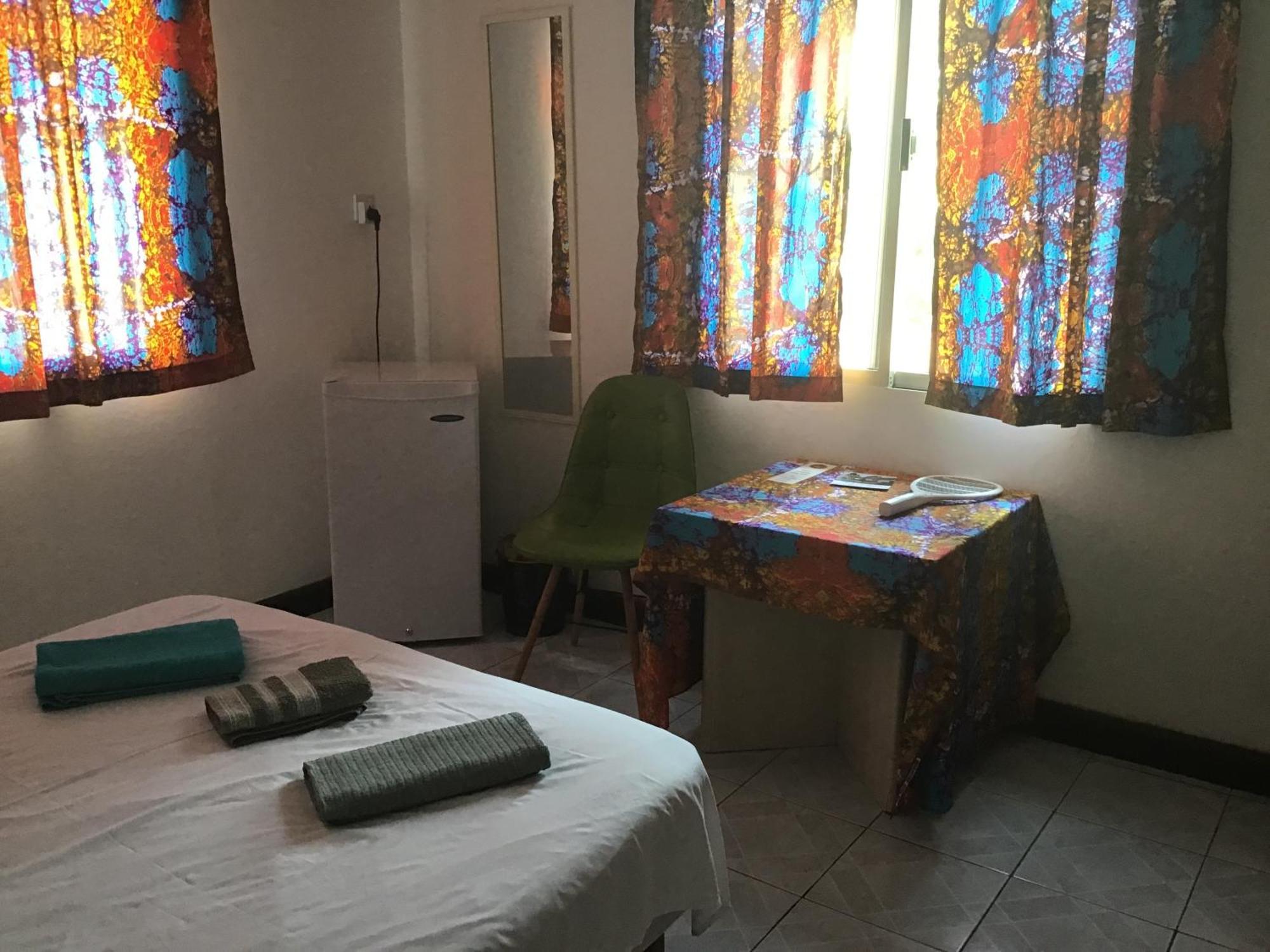 Anns Guesthouse Bakaugambia Экстерьер фото
