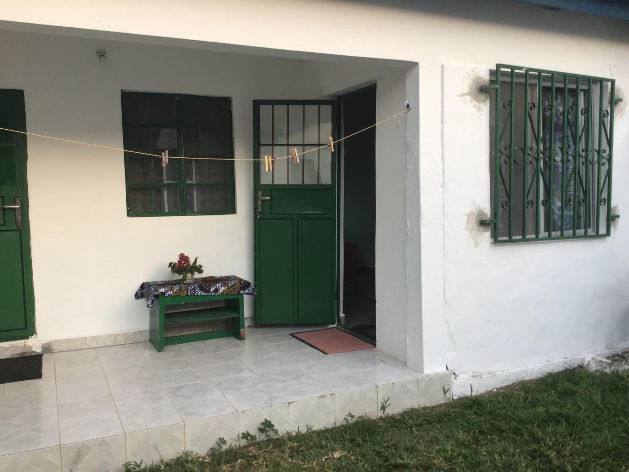 Anns Guesthouse Bakaugambia Экстерьер фото