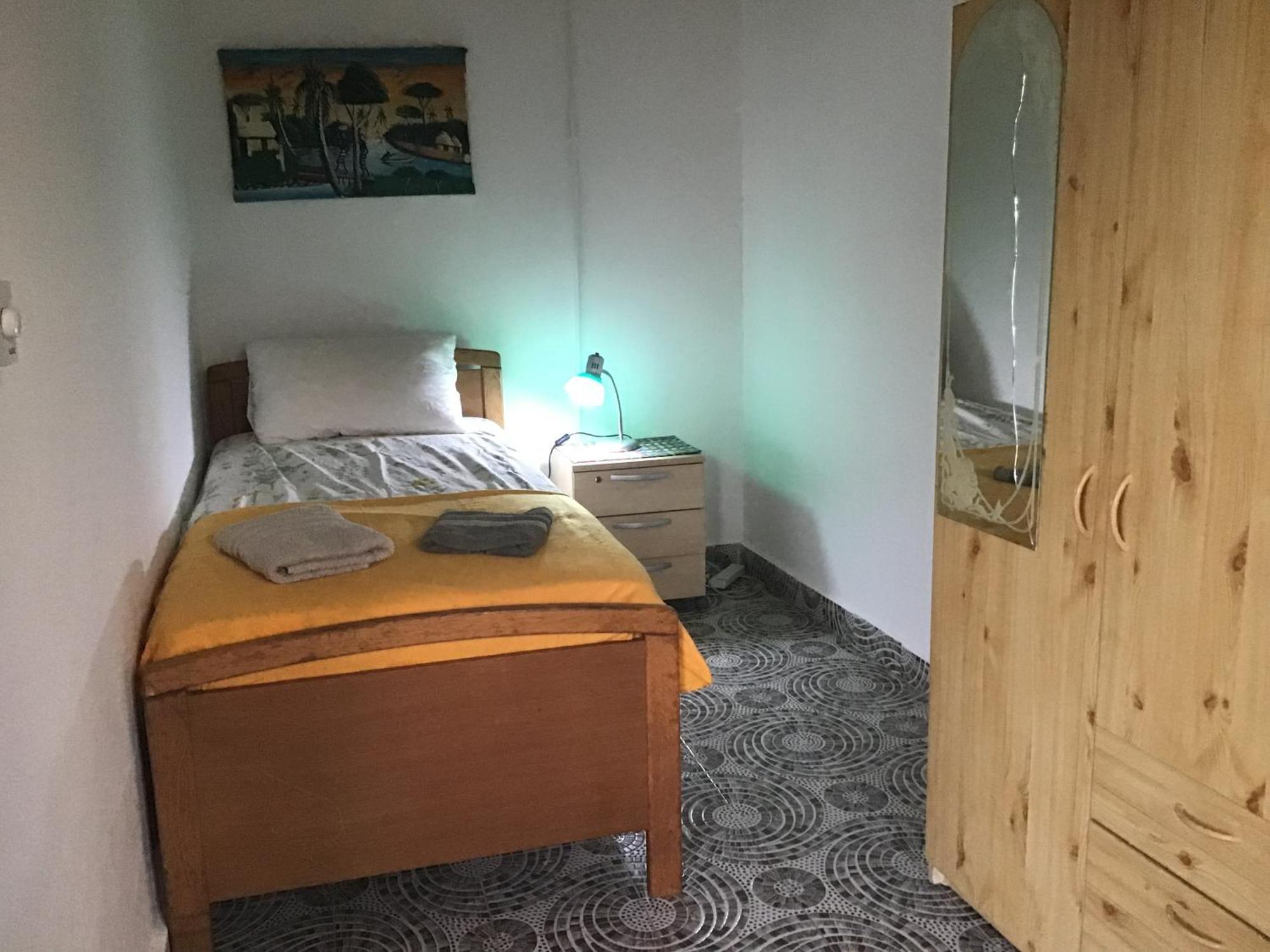 Anns Guesthouse Bakaugambia Экстерьер фото