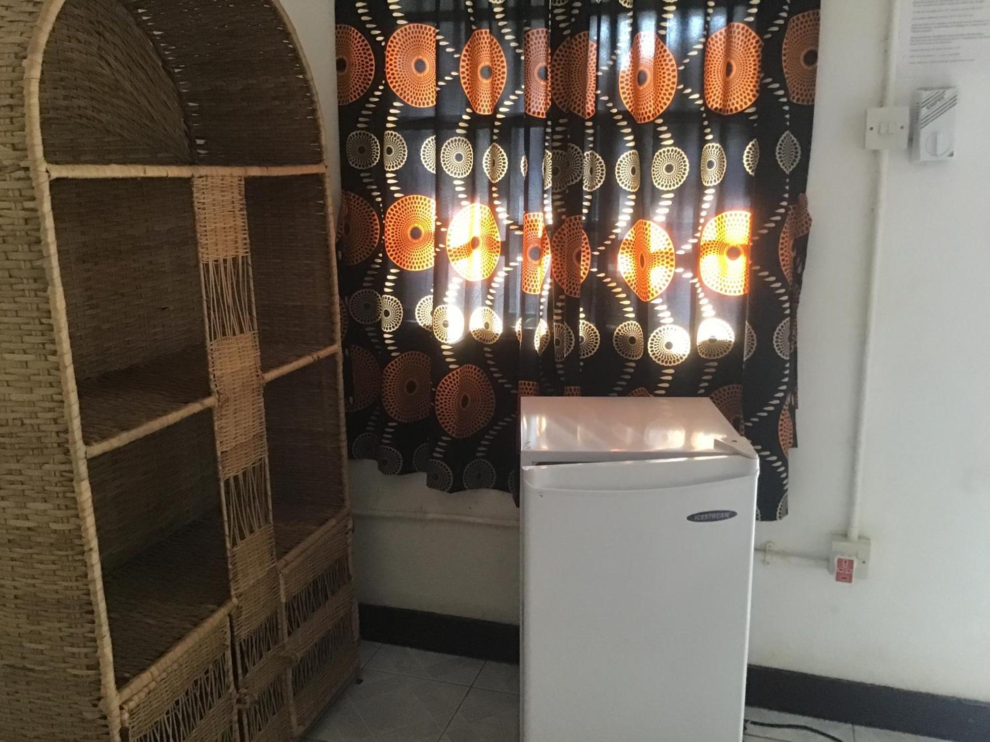 Anns Guesthouse Bakaugambia Экстерьер фото