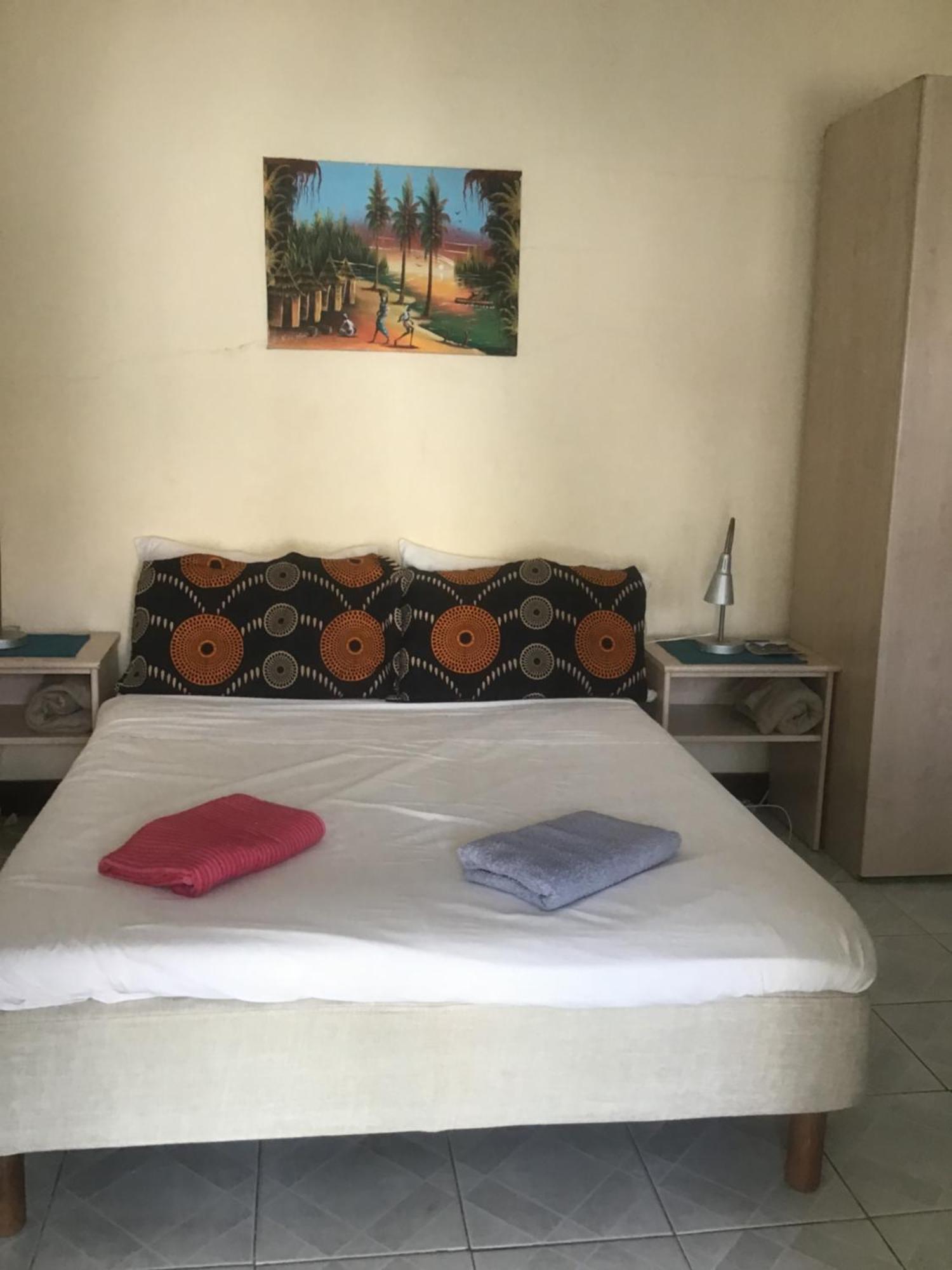 Anns Guesthouse Bakaugambia Экстерьер фото