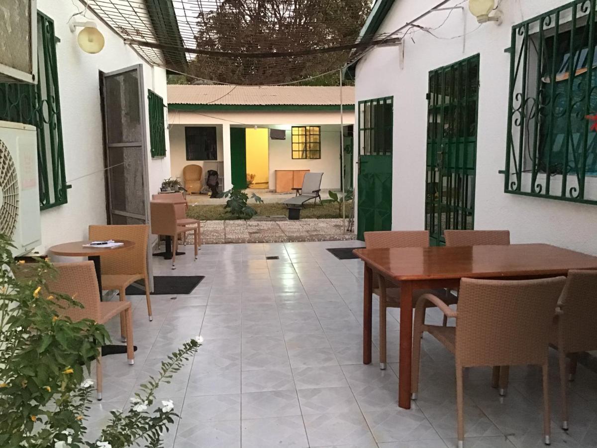 Anns Guesthouse Bakaugambia Экстерьер фото