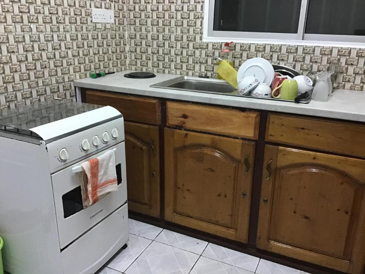 Anns Guesthouse Bakaugambia Экстерьер фото