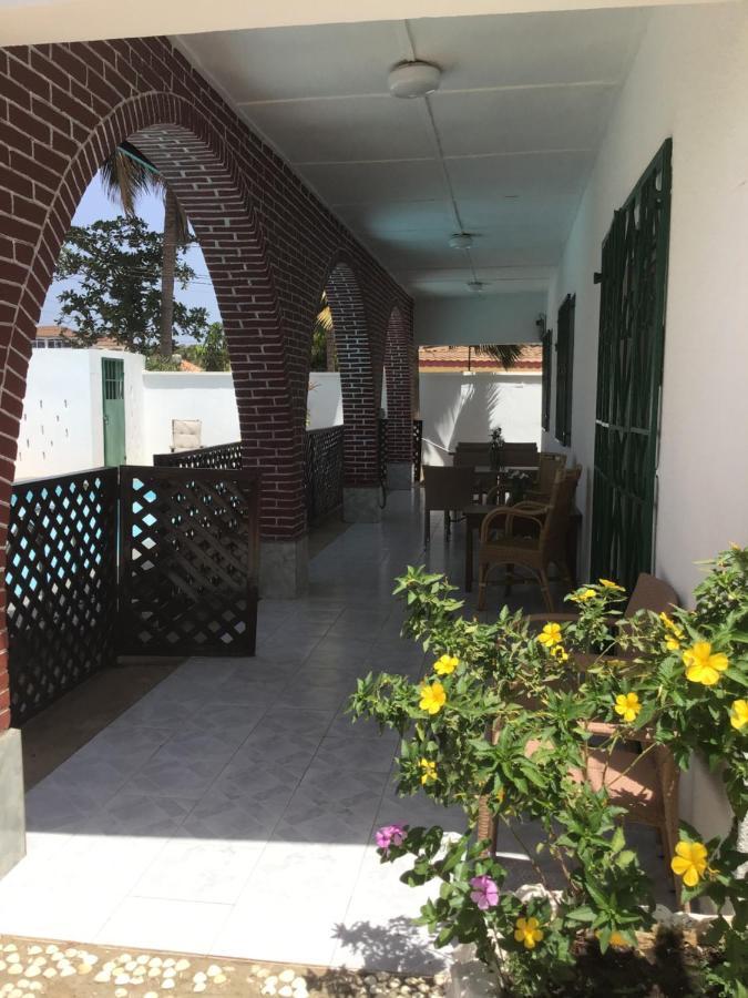 Anns Guesthouse Bakaugambia Экстерьер фото