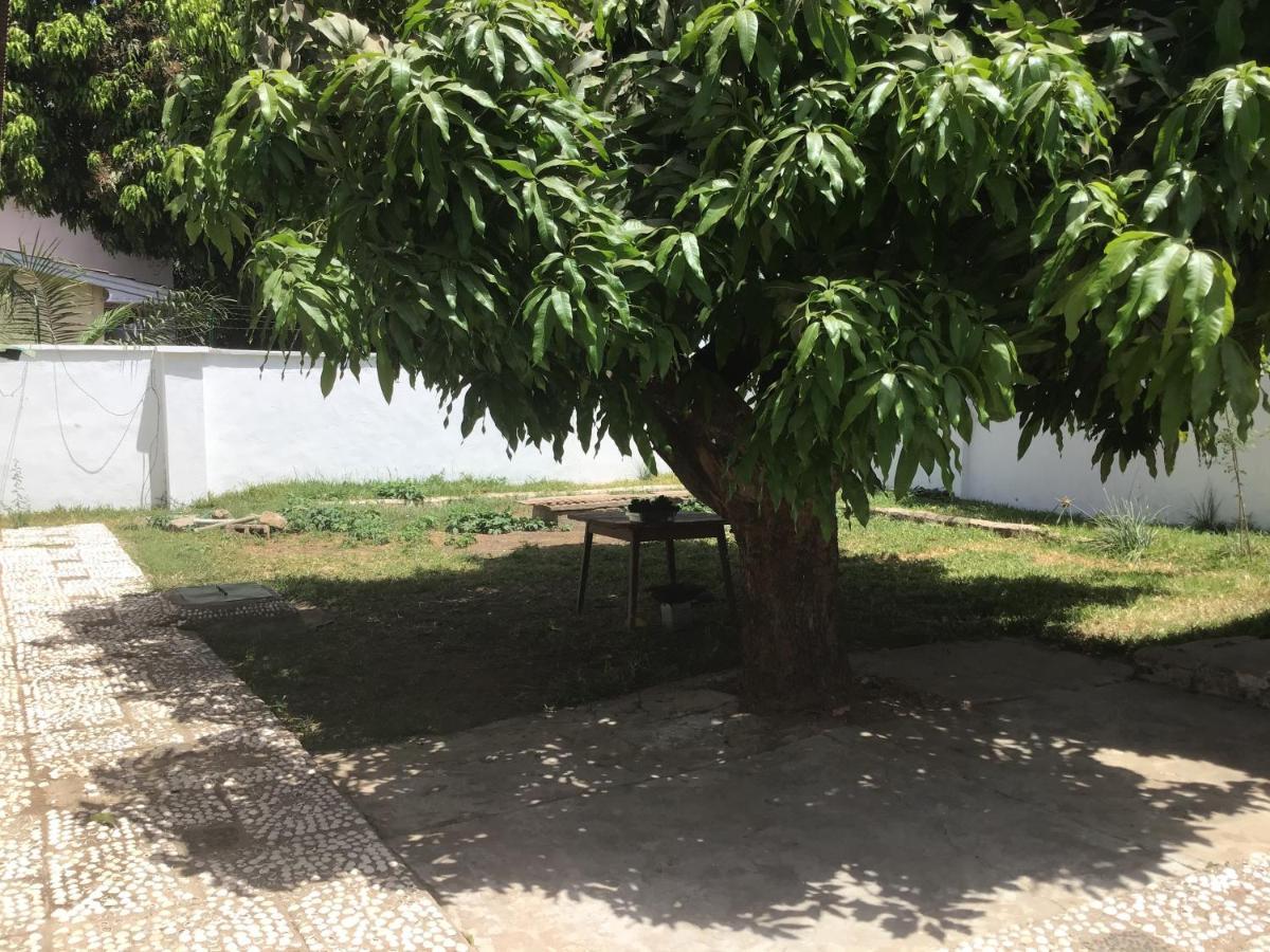 Anns Guesthouse Bakaugambia Экстерьер фото