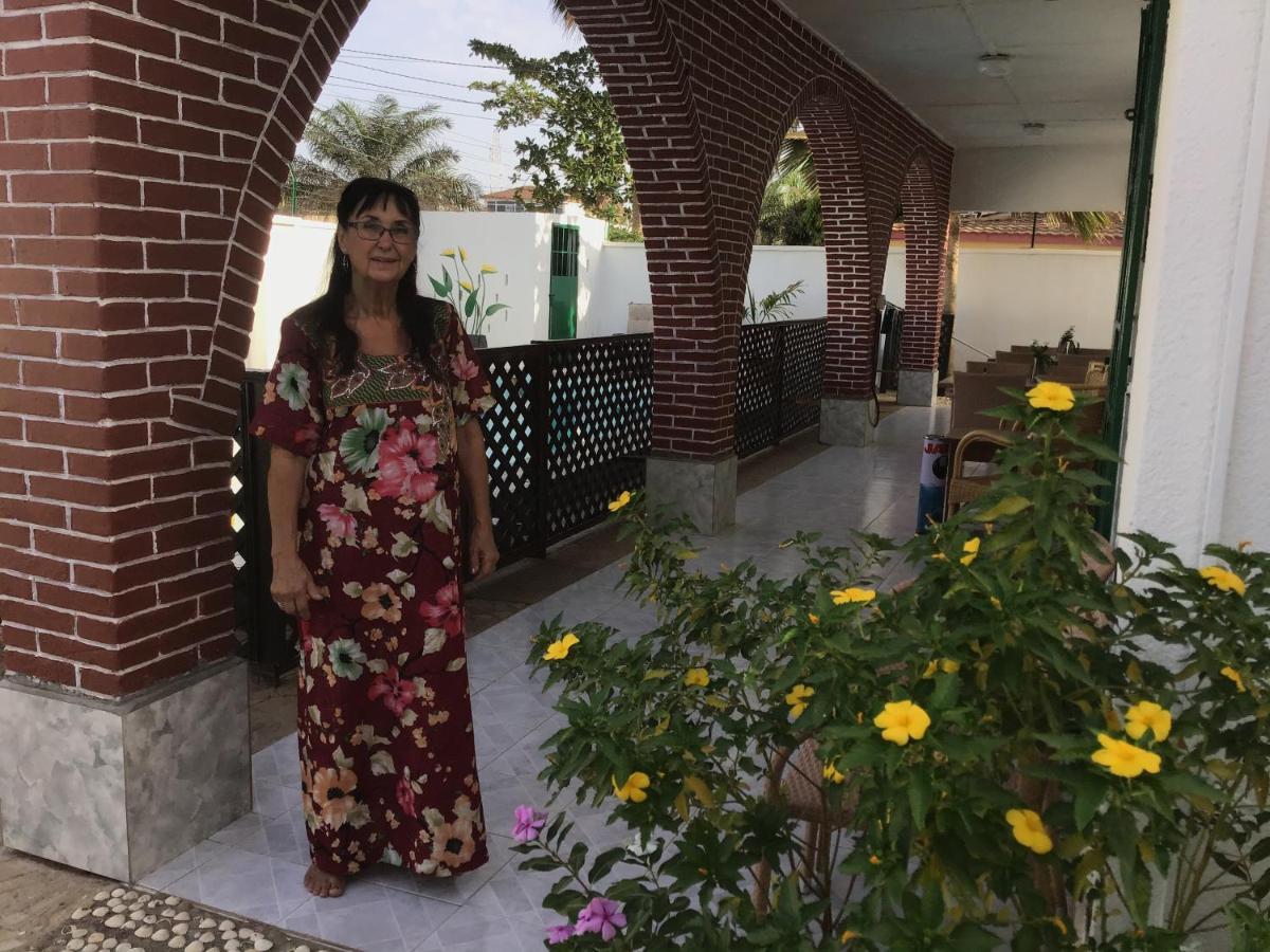 Anns Guesthouse Bakaugambia Экстерьер фото