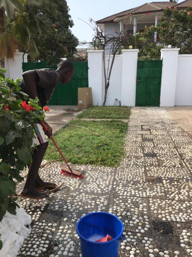 Anns Guesthouse Bakaugambia Экстерьер фото